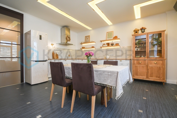 
  Продается 4-комн. квартира 237.4 м². Фото 3.