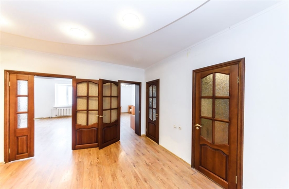 
   Продам 3-комнатную, 106.5 м², Ференца Мюнниха ул, 17а

. Фото 1.