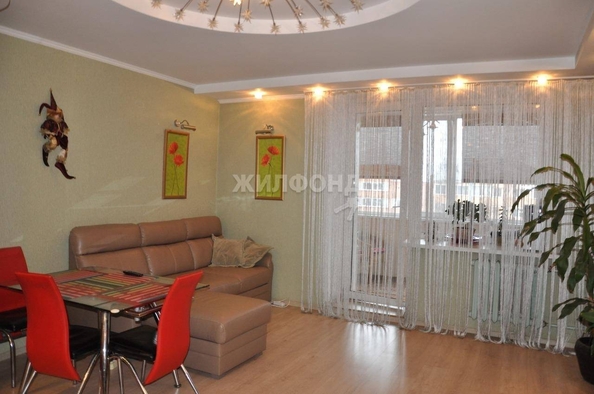 
   Продам 2-комнатную, 87 м², Розы Люксембург ул, 19

. Фото 1.