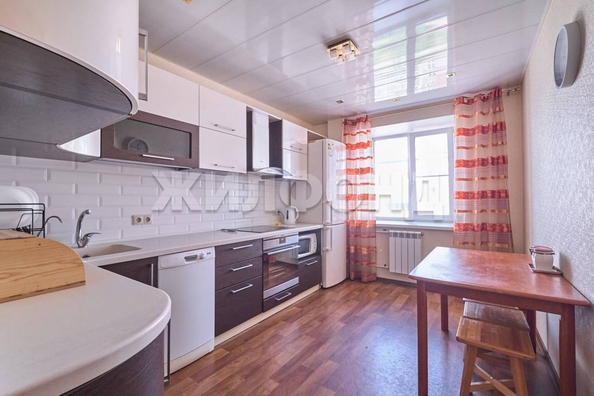 
  Продается 3-комн. квартира, 79.6 м², Сибирская ул, д. 111Б
. Фото 2.