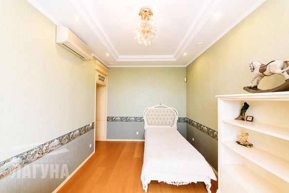 
   Продам 3-комнатную, 153.9 м², Дзержинского ул, 27

. Фото 27.