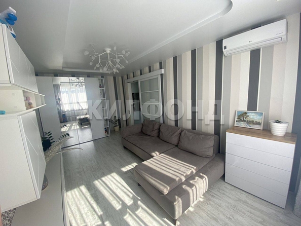 
  Продается 2-комн. квартира, 52.5 м², Сибирская ул, д. 66
. Фото 2.