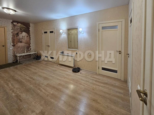 
  Продается 3-комн. квартира, 107.4 м², Аркадия Иванова ул, д. 27
. Фото 6.