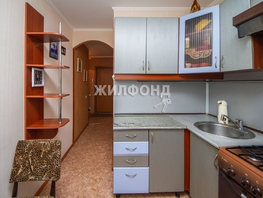Продается 4-комнатная квартира Георгия Исакова ул, 60.4 м², 3440000 рублей