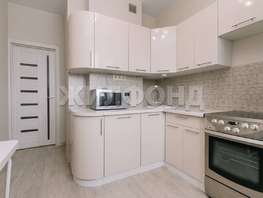 Продается 2-комнатная квартира Новосибирская ул, 51.5 м², 7520000 рублей