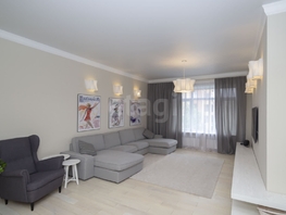 Продается 6-комнатная квартира Кедровая ул, 165 м², 38000000 рублей