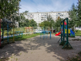 Продается 3-комнатная квартира Бориса Богаткова ул, 60  м², 6500000 рублей