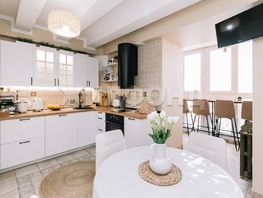 Продается 4-комнатная квартира Ленинградская ул, 133.7  м², 18990000 рублей