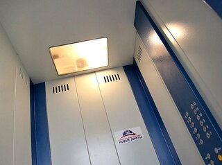 Жители Ангарска массово жалуются на некачественную замену лифтов